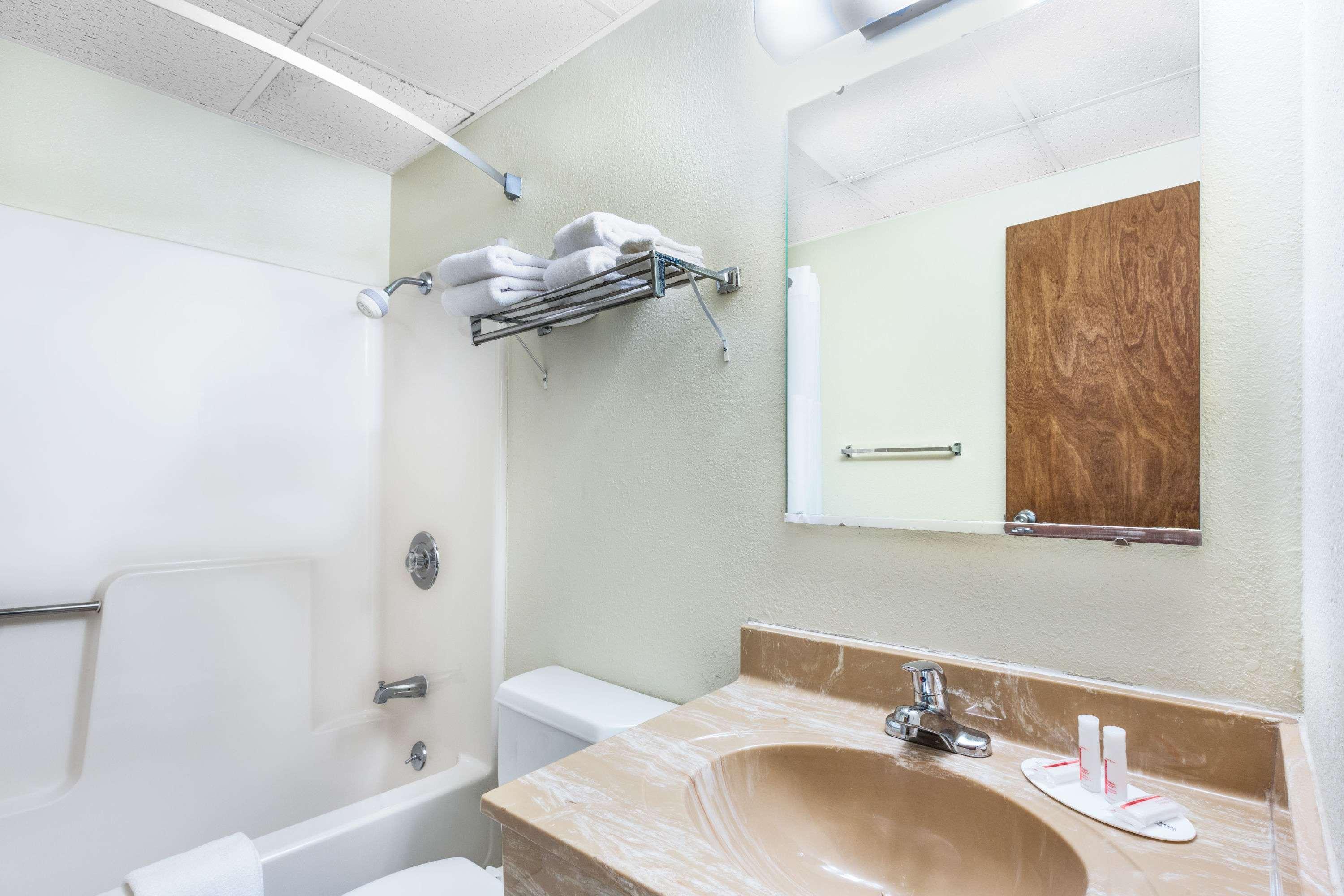 Days Inn By Wyndham Warrensburg Ngoại thất bức ảnh