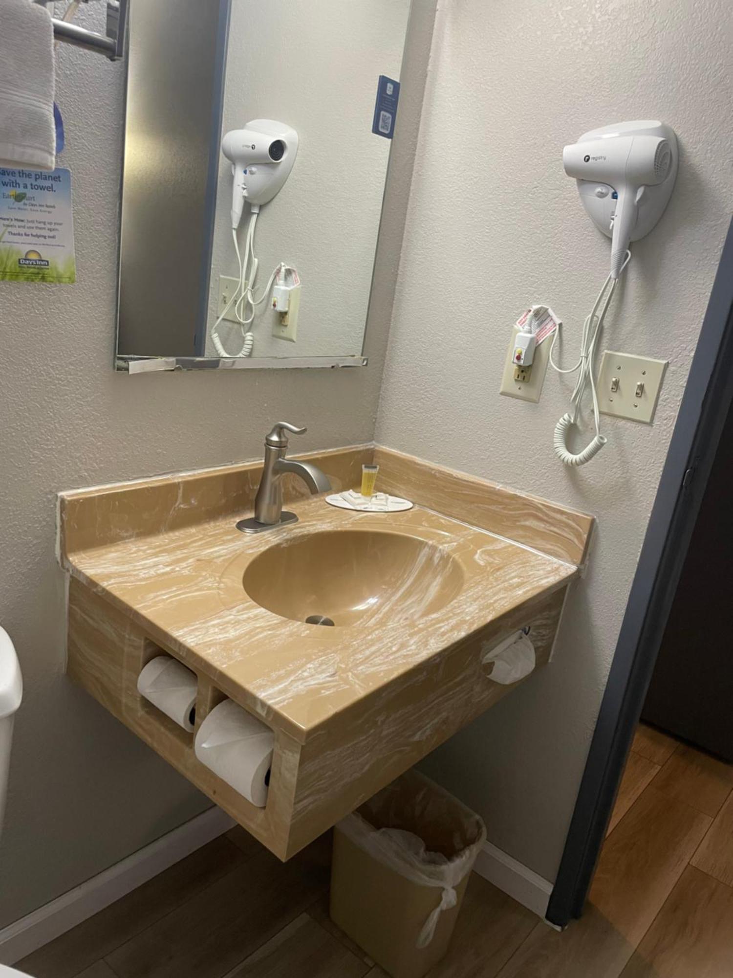 Days Inn By Wyndham Warrensburg Ngoại thất bức ảnh